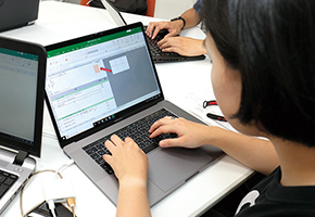 チーム内で役割分担