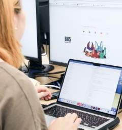 企画→開発→運用