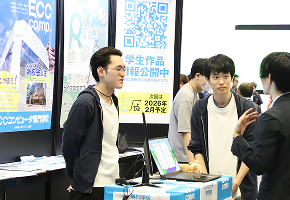 展示会で自身の作品を出展・プレゼン