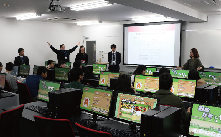 先輩の作ったゲームを、彼らと一緒にチームでプレイ!