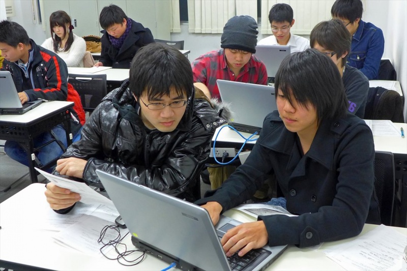 スキルがグングン身につく「ペア プログラミング」学習法って？