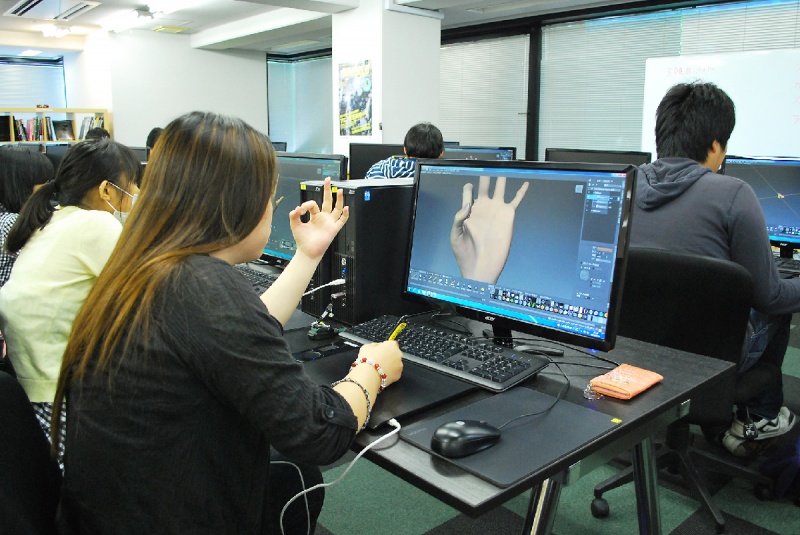 みなさんにとって身近な「自分の○」が今回のテーマ! さあ3DCGの授業風景をご覧ください!