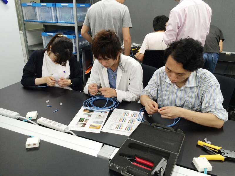 基礎からきっちりと！LANケーブルの作成を行いました！