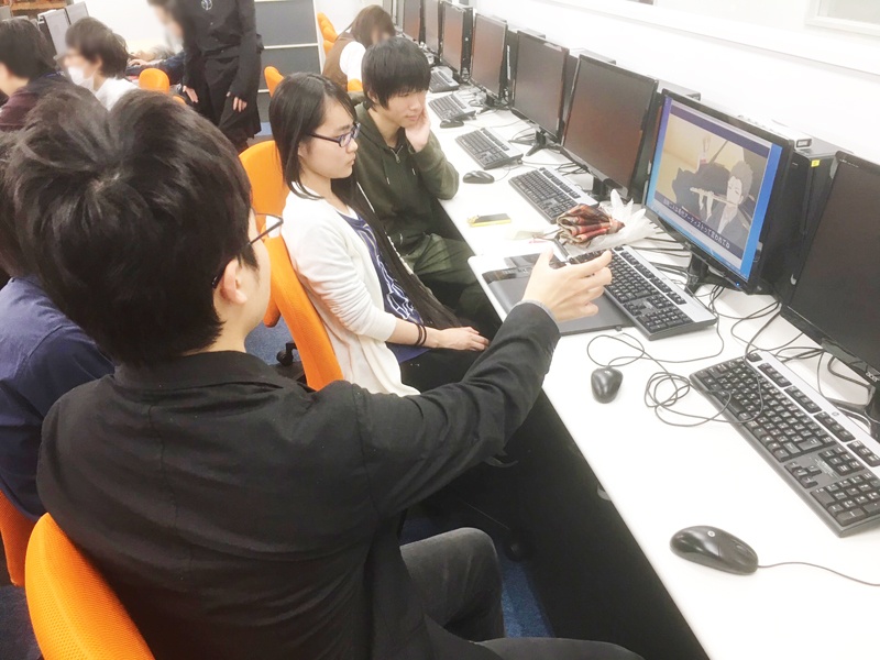 アニメ業界で働く卒業生が遊びに来てくれました♪