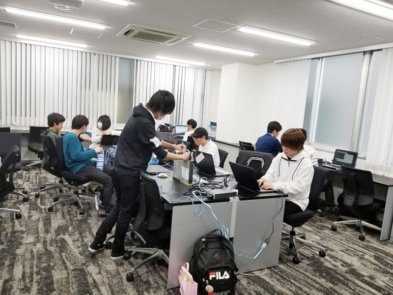 ネットワーク研究会(1年生も頑張っています)