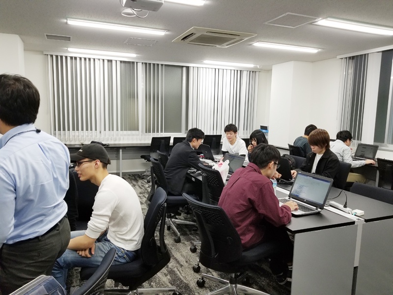 卒業生が訪問してくれました！