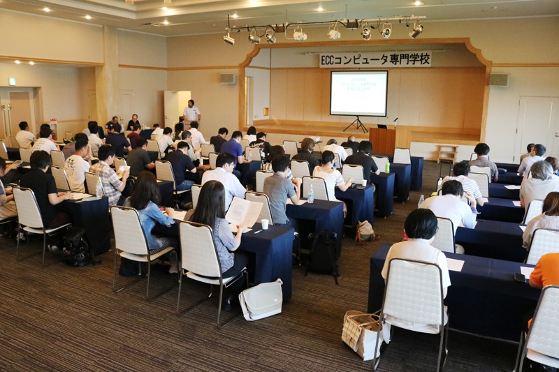 先生たちも一生懸命勉強中！実は学校でこんなことしています・・・。