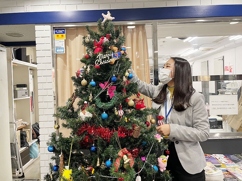 学校はクリスマスモードに変身♬