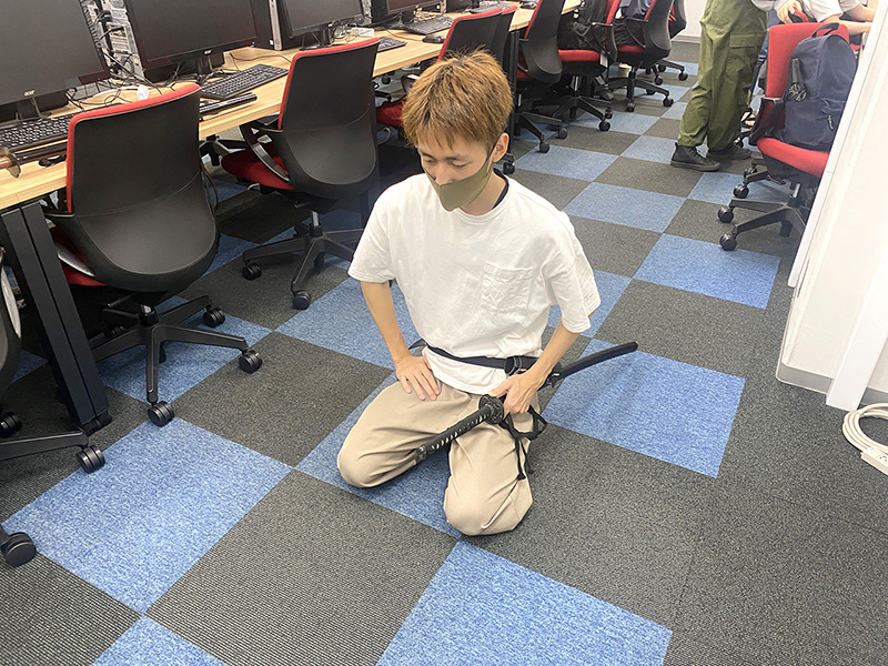 放課後に日本刀の稽古をしている学生がいます！