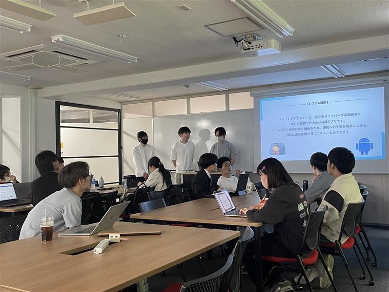 現役ITエンジニアの卒業生による作品講評＆講演会