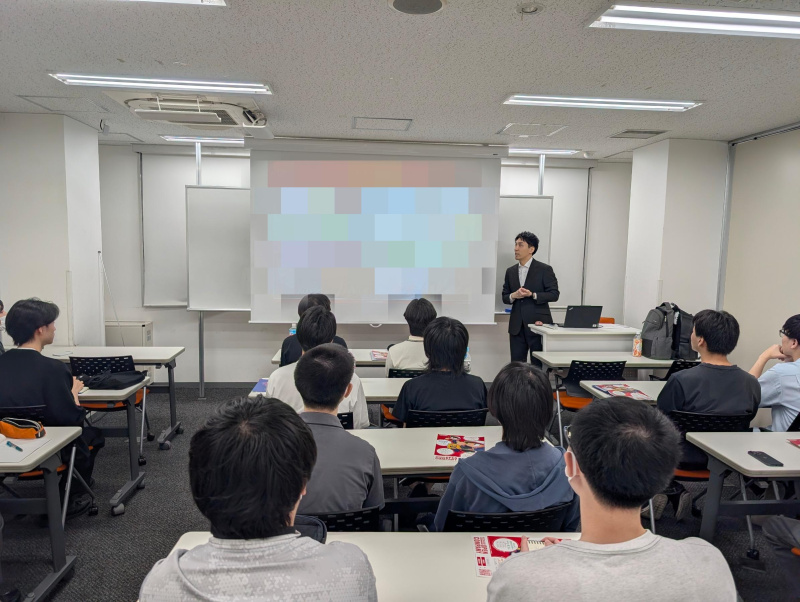 大手ゲーム会社6社が来校!学内合同説明会を実施!