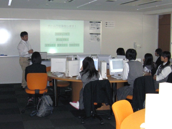 【学内見学会】東大阪市立「小阪中学校」の学生11名が来校！