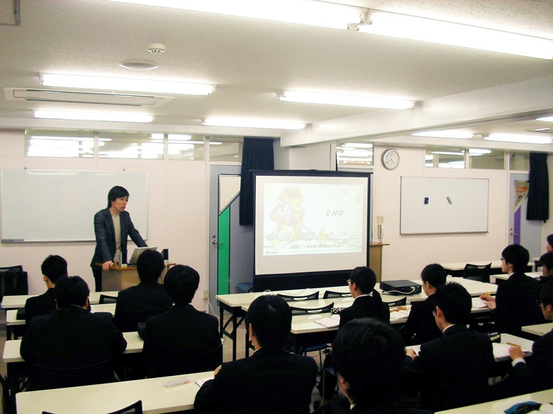【就職】毎年100社以上が来校!“学内企業説明会”は就職活動のはじめの一歩!