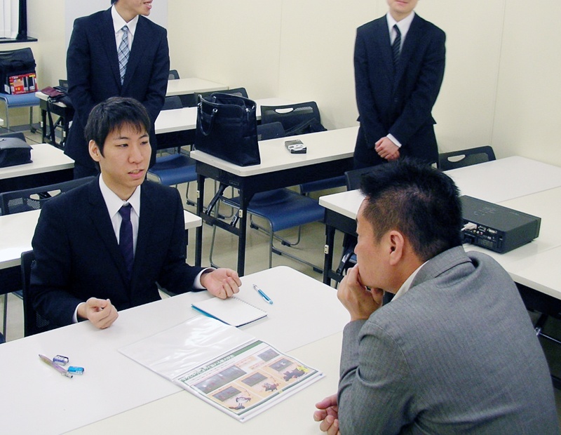 【就職】　学内企業説明会にケータイゲーム開発会社の㈱ラゼストが来校！