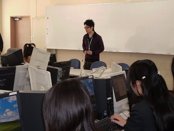 【コンピュータ】三木東高等学校で情報の授業を行っています。