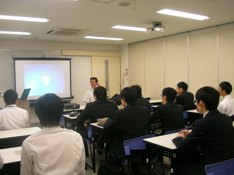 【就職】　ＩＴカレッジ　学内企業説明会を実施しました　「株式会社 ドッドウエル ビー・エム・エス」