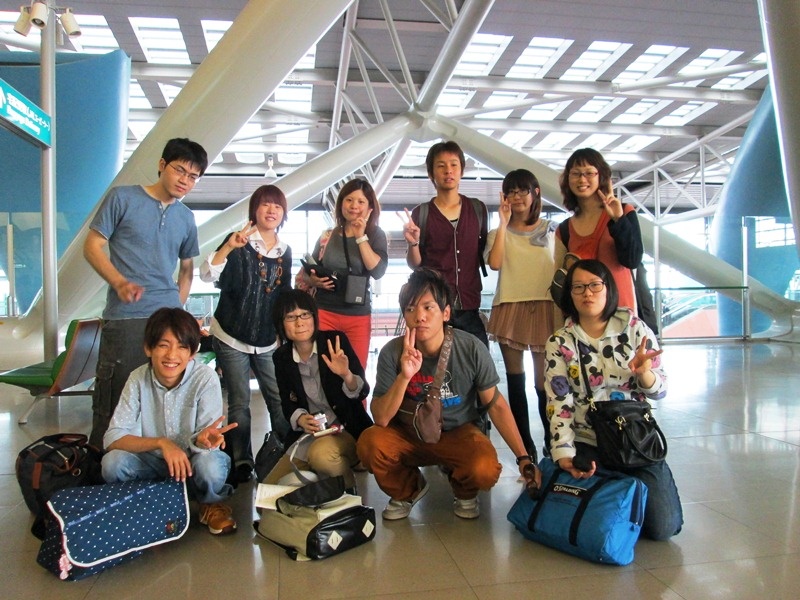 【ＩＴカレッジ】　ＩＴスキルと英語力を学ぶ！　いよいよホームステイ先のイギリスに出発！＜海外語学留学＆ホームステイ体験＞