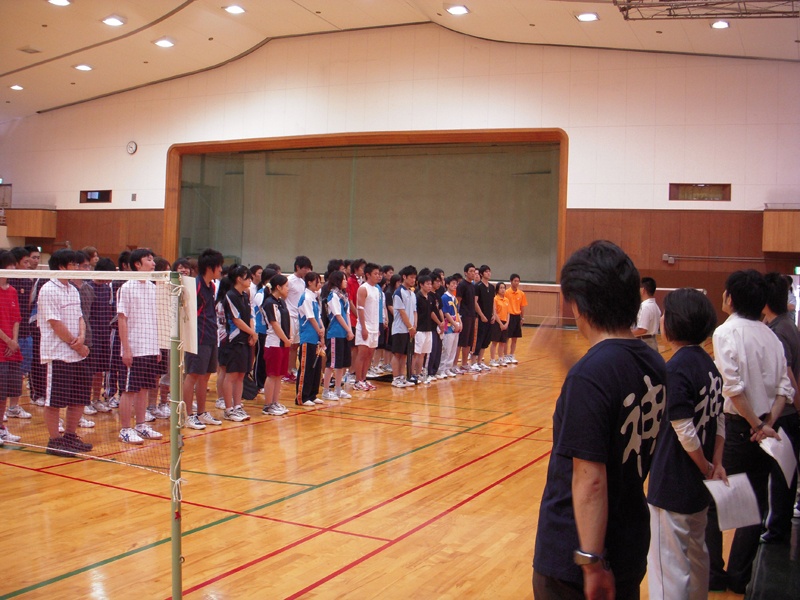 「第１回　関西専門学校バドミントン選手権大会」が行われました。